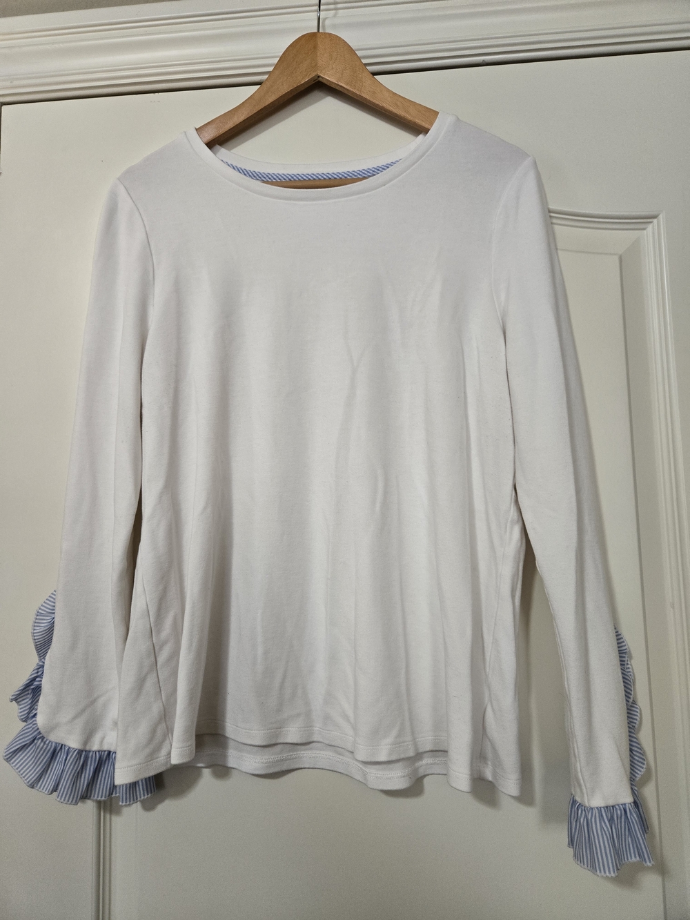 crown & ivy White Long-Sleeve Top with Blue Stripe Ruffle Cuffs
